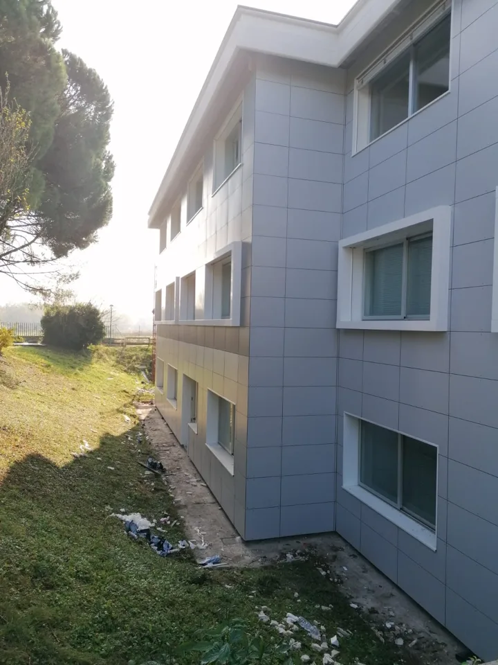 Prospetto laterale completato