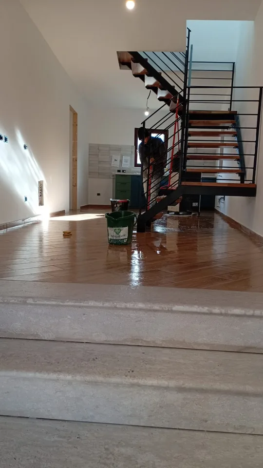 Scala in acciaio e legno completata