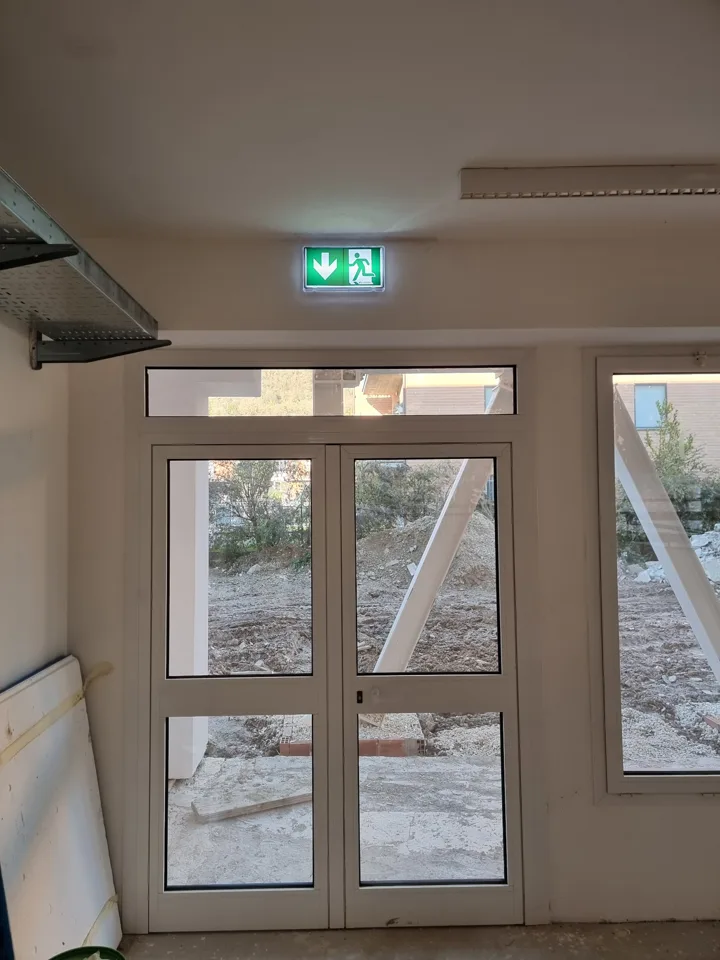 Uscita e illuminazione di emergenza